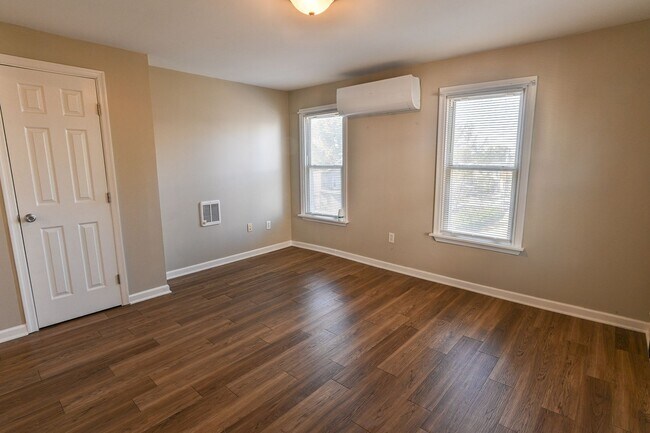 Building Photo - 142 S 29th St