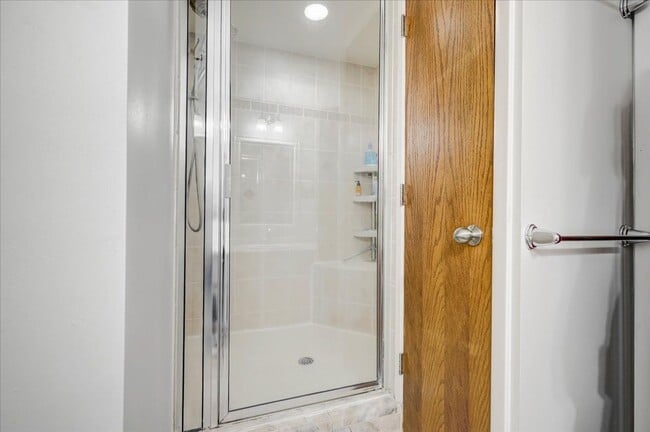 Building Photo - Spacious Elm Grove 3BR/2BA Ranch Single Fa...