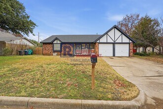 Building Photo - Updated 3-Bedroom Home with Large Fenced Yard in a Great Location