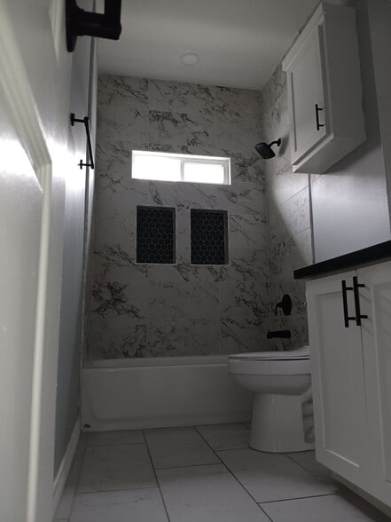 Building Photo - 5809 Ozark Ave