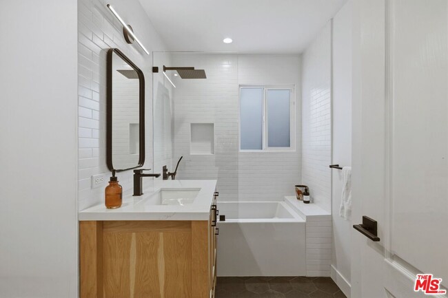 Building Photo - 5208 Woodman Ave