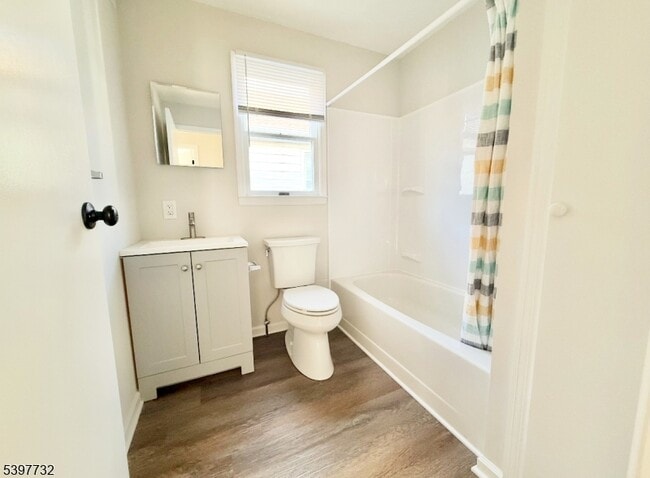 Building Photo - 529 E Blancke St