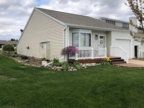 Building Photo - 1325 E Monroe St