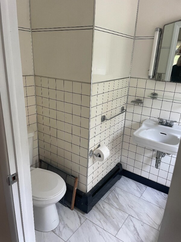 Building Photo - 112 Sawkill Rd