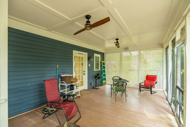 Building Photo - Downtown Raleigh Bungalow: Available September 11th