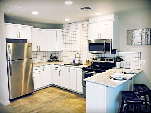 Building Photo - One Bed, One Bath Coming Soon!