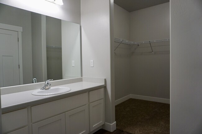 Building Photo - 14659 Bloom Dr
