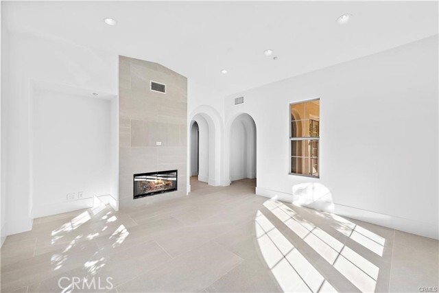 Building Photo - 48 Talmont