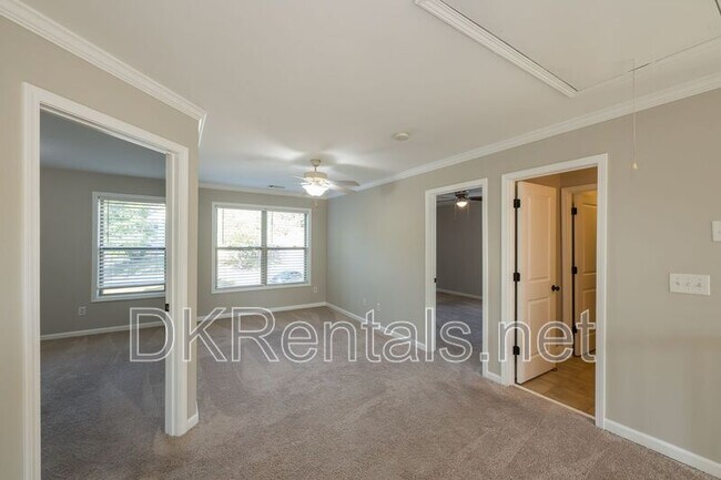Building Photo - 2707 Silver Hill Terrace SE