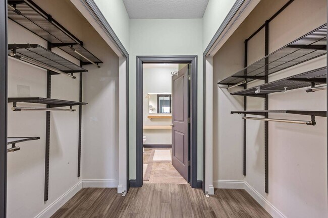 Building Photo - 123 Foxden Dr