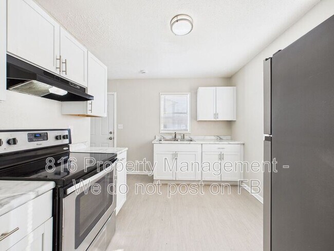 Building Photo - 801-803 E Bannister Rd