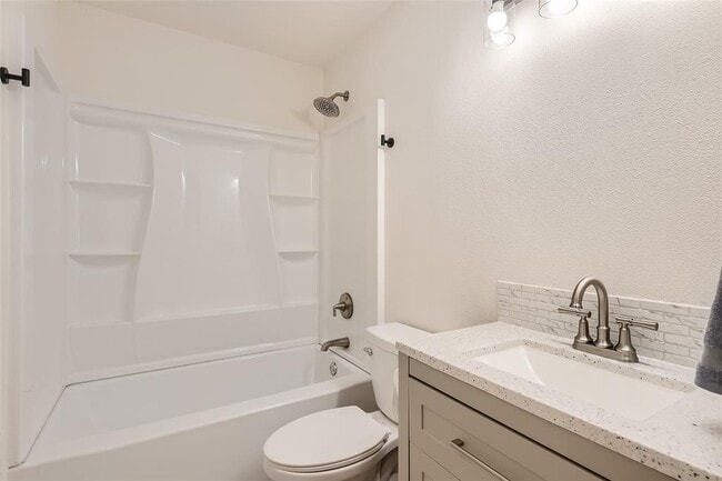 Building Photo - 402 Wood Bine Dr