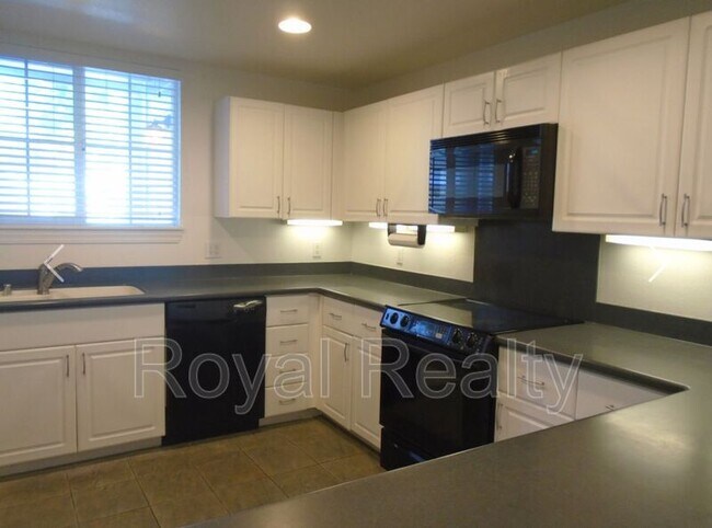 Building Photo - 7018 Hawaii Kai Dr