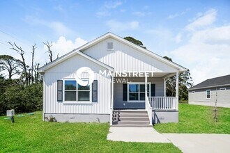 Building Photo - 4 Bedroom Pet-Friendly Home in North Port, FL with Main Street Renewal