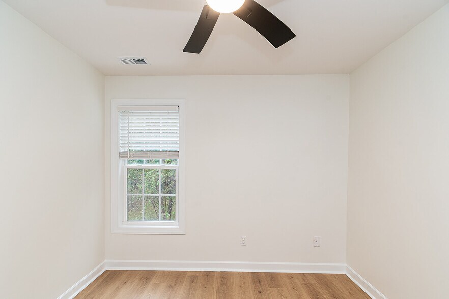 Building Photo - 729 Stadium Dr