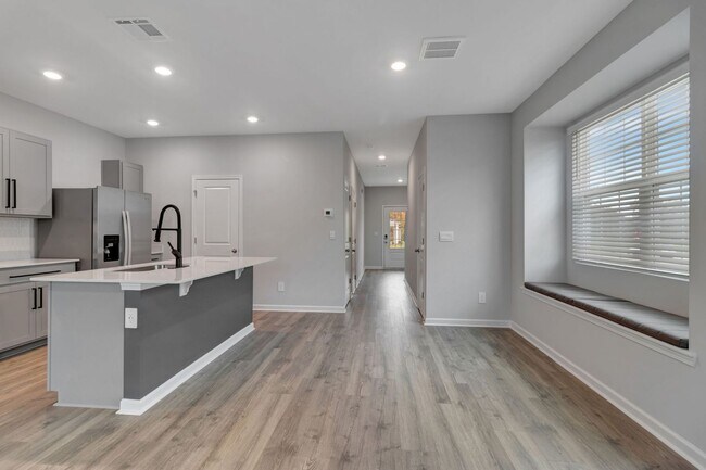 Building Photo - UPGRADED 3 BD 3 BATH MURFREESBORO TOWNHOME IN RIVER LANDING