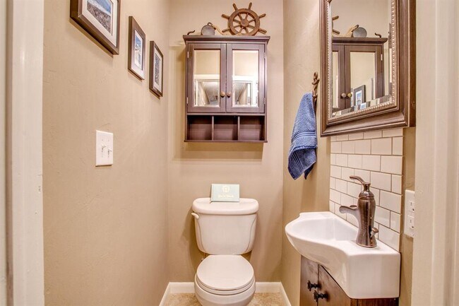 Building Photo - 1352 Chickasaw Dr