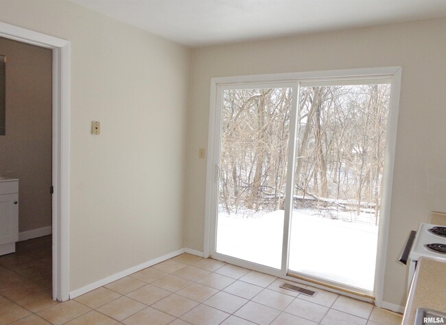 Building Photo - 4733 W Merol Ct