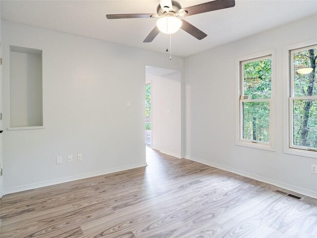 Building Photo - 40 Sandwick Dr