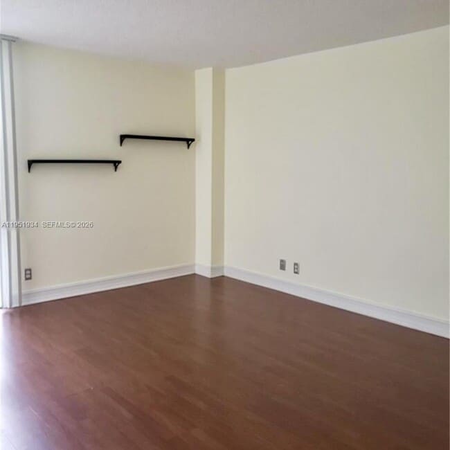 Building Photo - 3401 N Country Club Dr