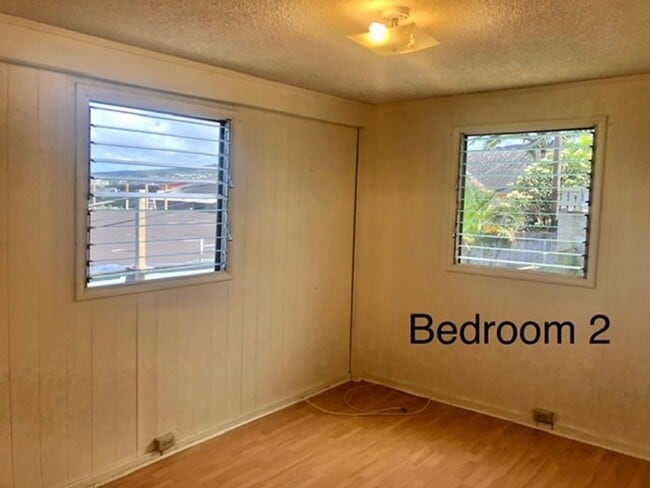 Building Photo - 2 bedroom 1 bathroom perched on the hillsi...