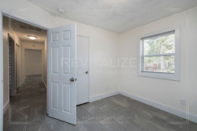 Building Photo - 3 BR 2 BA Home with Fenced Yard & Carport