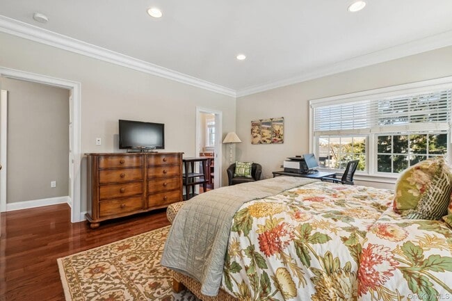 Building Photo - 23 Meadow Ln