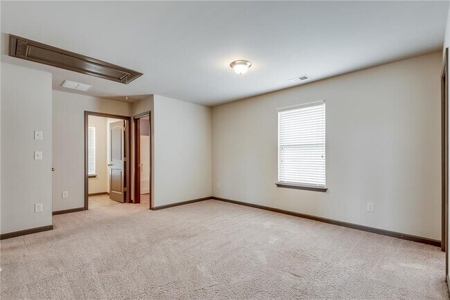 Building Photo - 4135 Whitfield Oak Way NE
