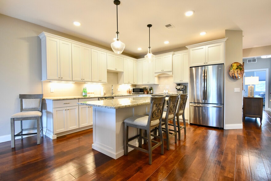 Kitchen - 607 Randolph St