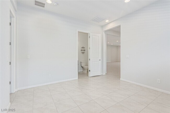 Building Photo - 298 Nine Mile Creek Dr