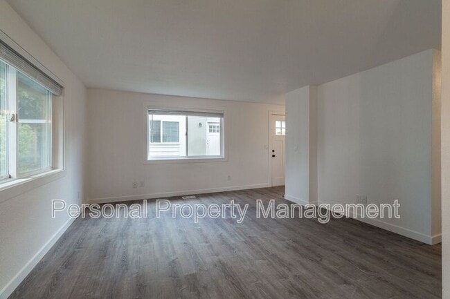 Building Photo - 4325 E 17th St