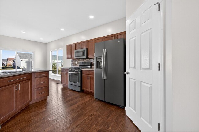 Building Photo - 3501 Charlestowne Crossing Dr