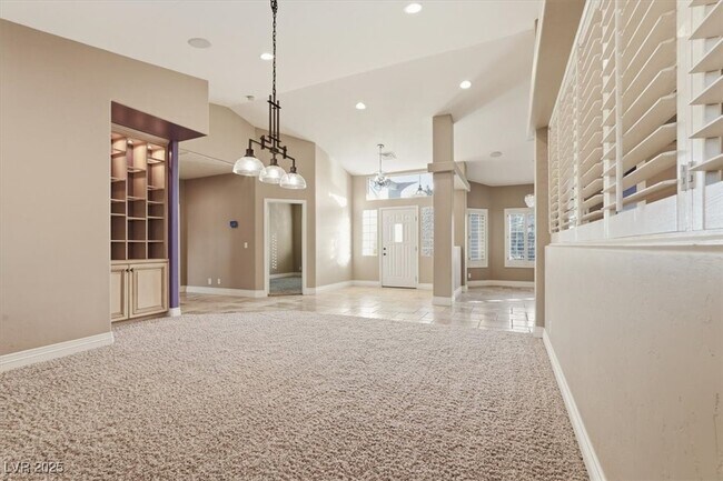 Building Photo - 8570 Country Home Cir