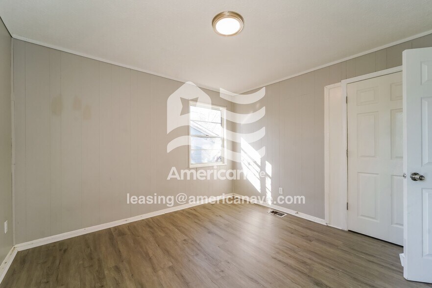 Building Photo - 1836 Shamrock Dr