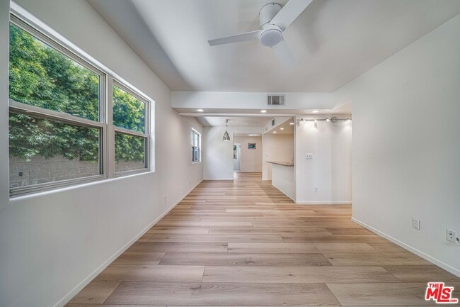 Building Photo - 726 W 37th St