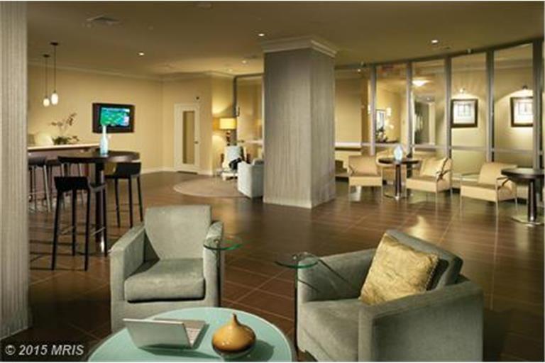 Building Photo - 2451 Midtown Ave