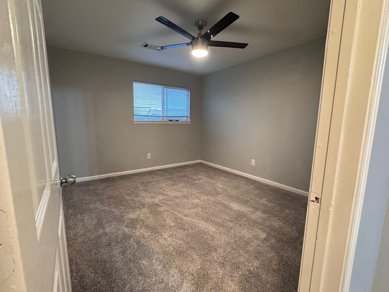 Building Photo - 6427 Waldron Dr