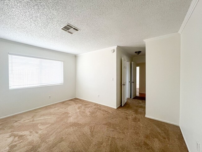 Building Photo - Homey 2 Bedroom 2 Bathroom Near Base