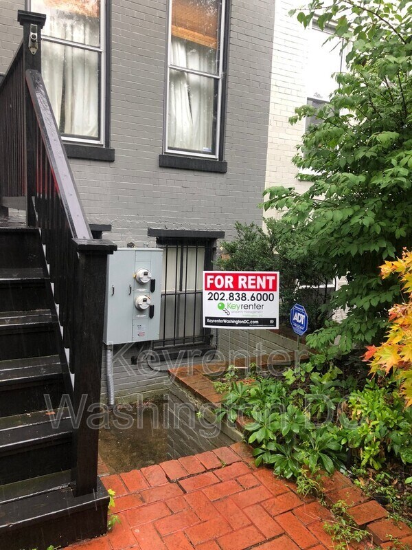 Building Photo - 1351 A St NE