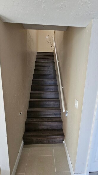 Stairs - 1124 SE 6th Ave