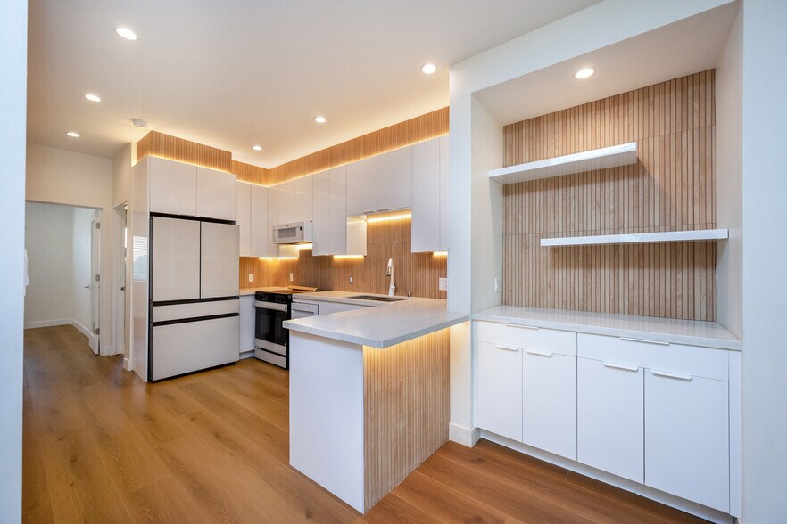 Kitchen - 1448 S Holt Ave