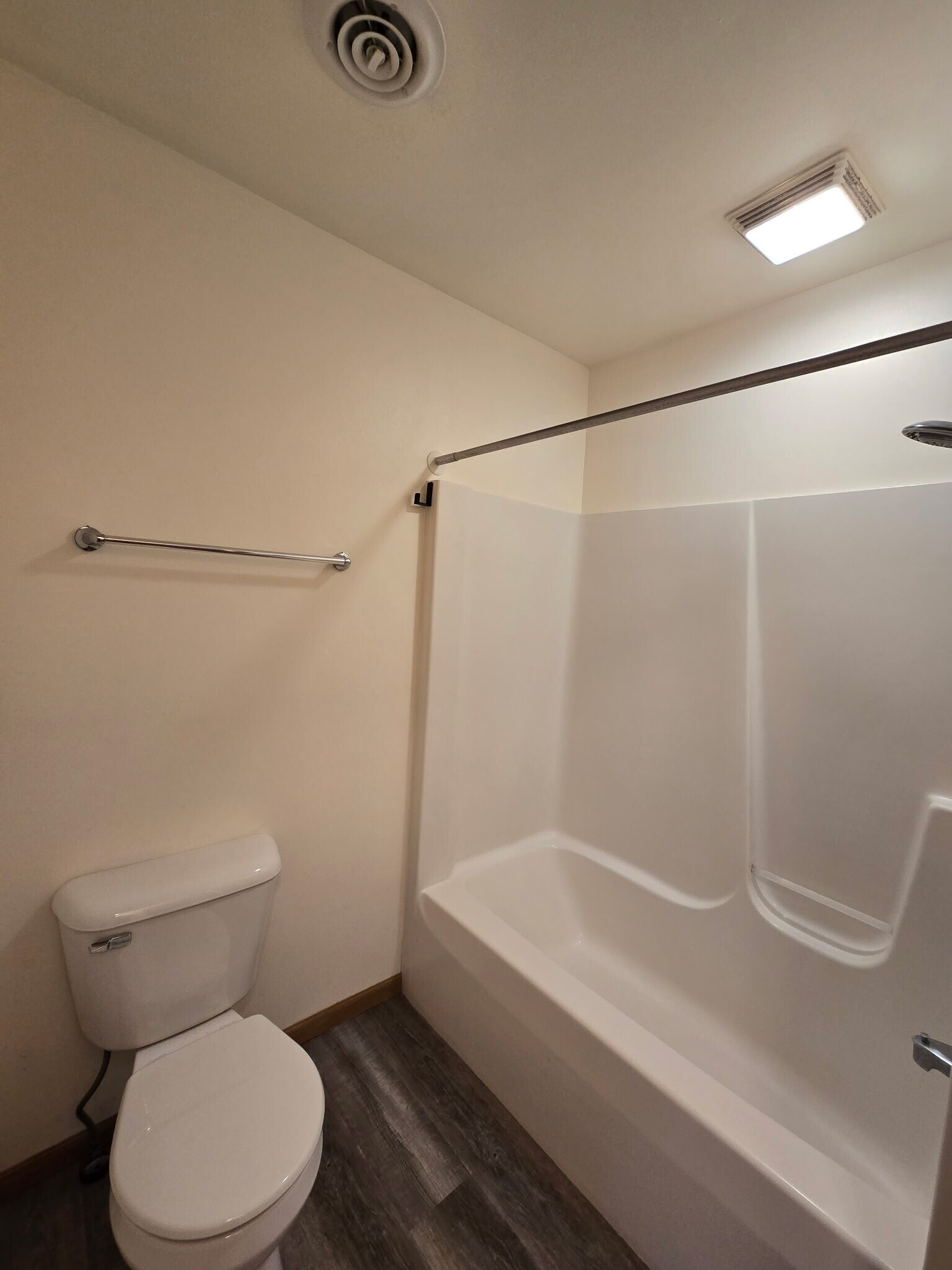 Building Photo - 572 Athletic Way