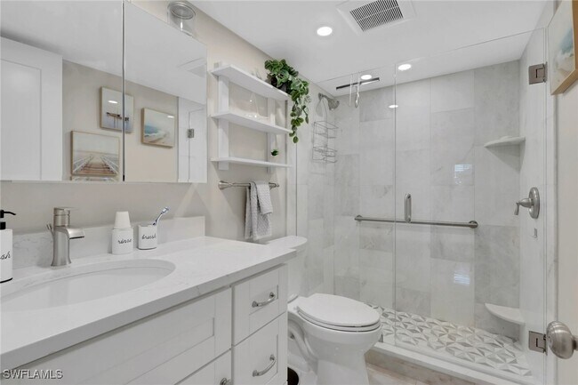 Building Photo - 642 12th Ave S