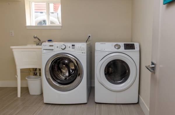 Building Photo - 3920 SE Grant St