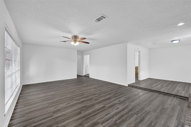 Building Photo - 2030 Mustang Springs Dr