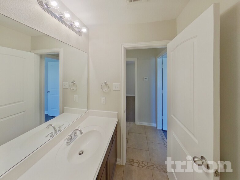 Building Photo - 8617 Silverbell Ln