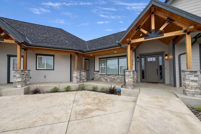 Building Photo - Elegant and Luxurious Cottage Grove Home