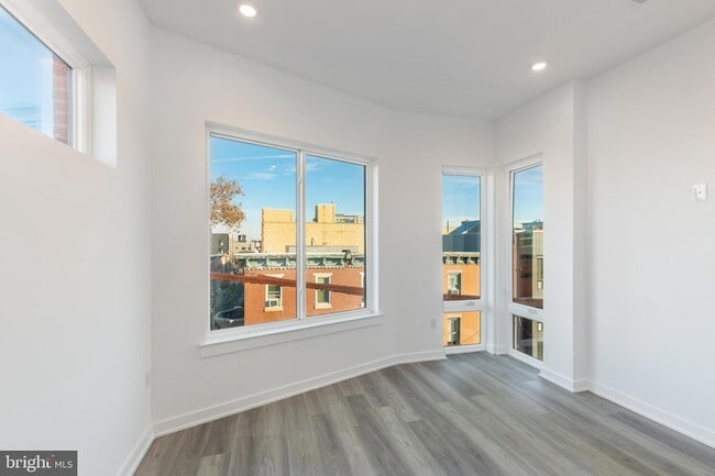 Building Photo - 710 N 16th St