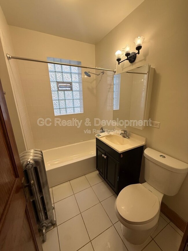 Building Photo - 2926 N Avers Ave