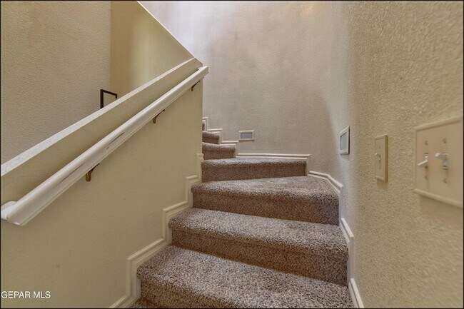 Building Photo - 6732 Pearl Ridge Dr